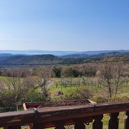 Apartment Mirella For 6 Persons Located In Central Istria Gradinje Zewnętrze zdjęcie