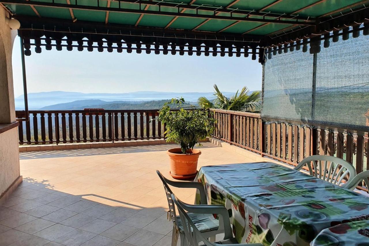Apartment Mirella For 6 Persons Located In Central Istria Gradinje Zewnętrze zdjęcie