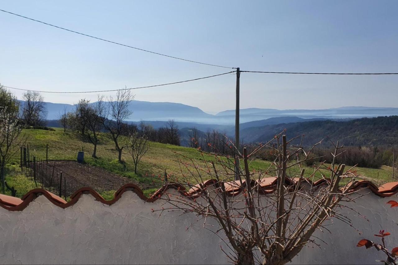 Apartment Mirella For 6 Persons Located In Central Istria Gradinje Zewnętrze zdjęcie