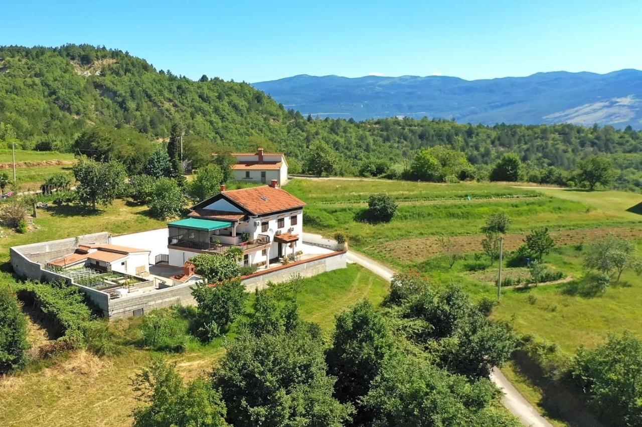 Apartment Mirella For 6 Persons Located In Central Istria Gradinje Zewnętrze zdjęcie