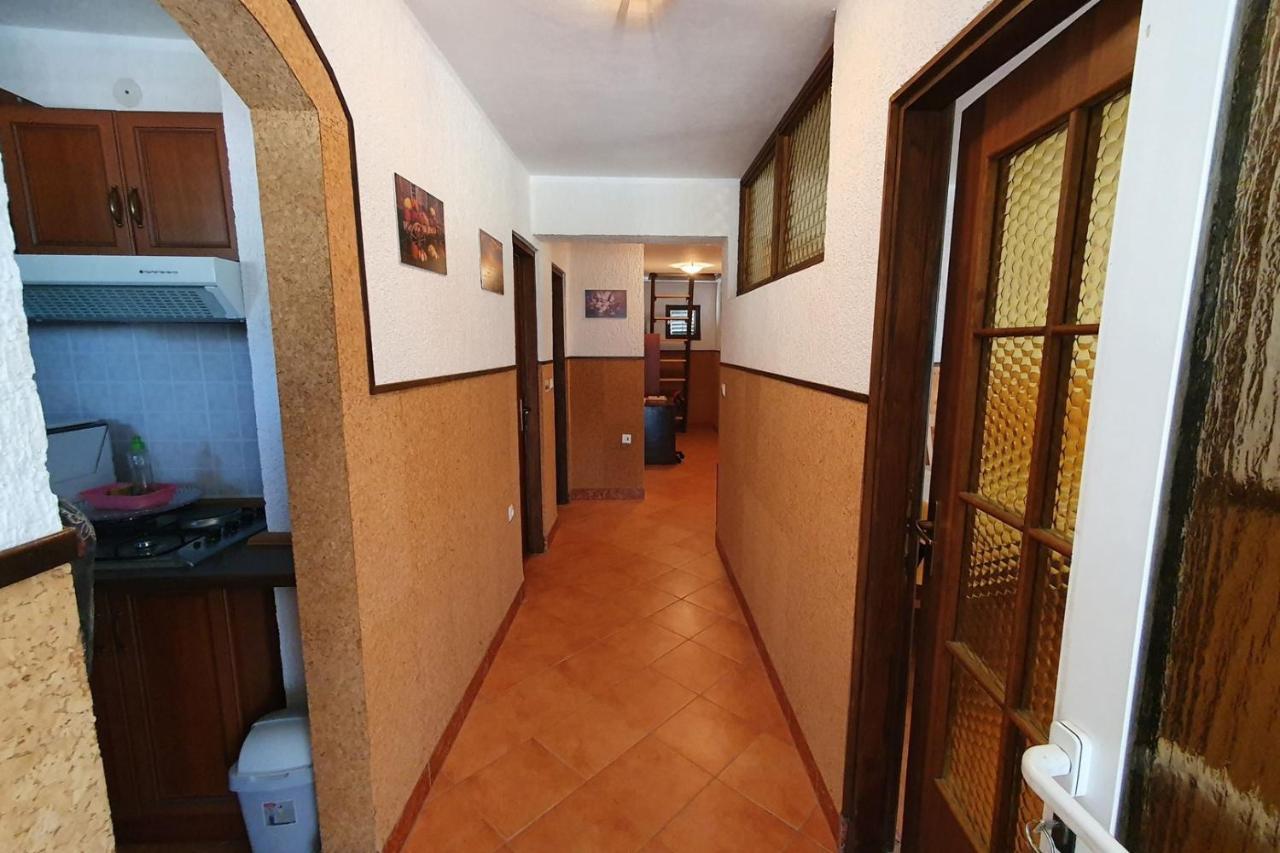 Apartment Mirella For 6 Persons Located In Central Istria Gradinje Zewnętrze zdjęcie
