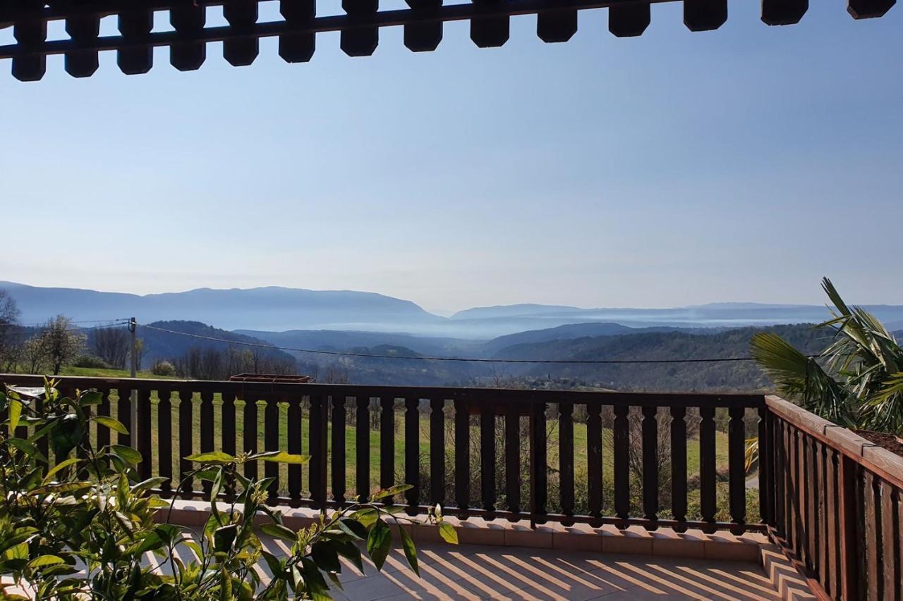 Apartment Mirella For 6 Persons Located In Central Istria Gradinje Zewnętrze zdjęcie