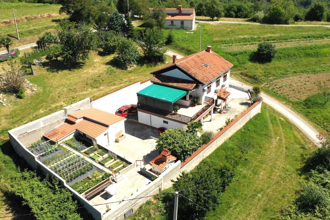 Apartment Mirella For 6 Persons Located In Central Istria Gradinje Zewnętrze zdjęcie