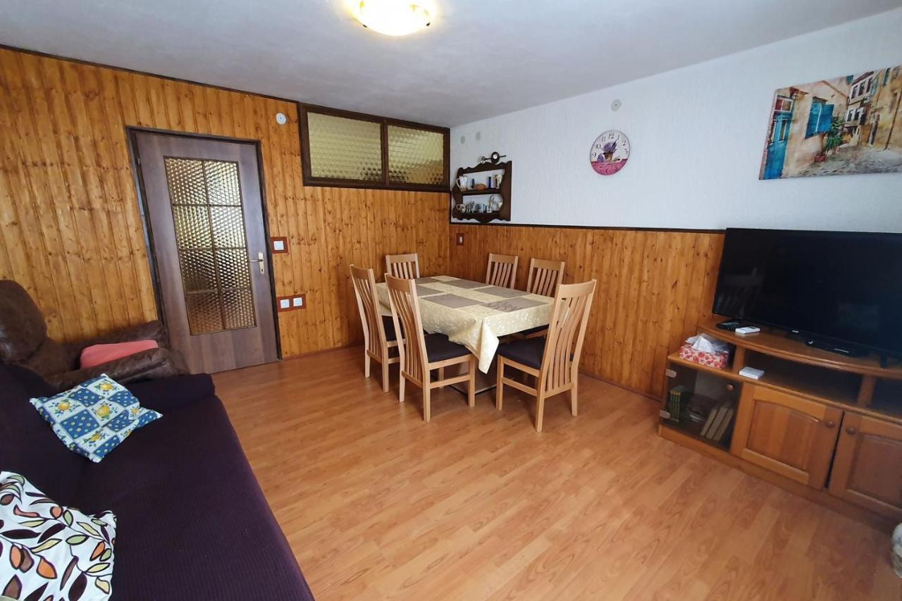 Apartment Mirella For 6 Persons Located In Central Istria Gradinje Zewnętrze zdjęcie