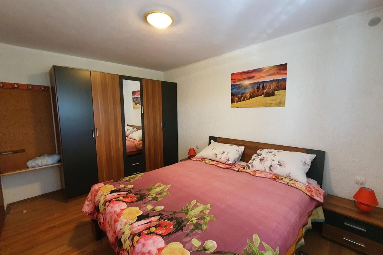 Apartment Mirella For 6 Persons Located In Central Istria Gradinje Zewnętrze zdjęcie
