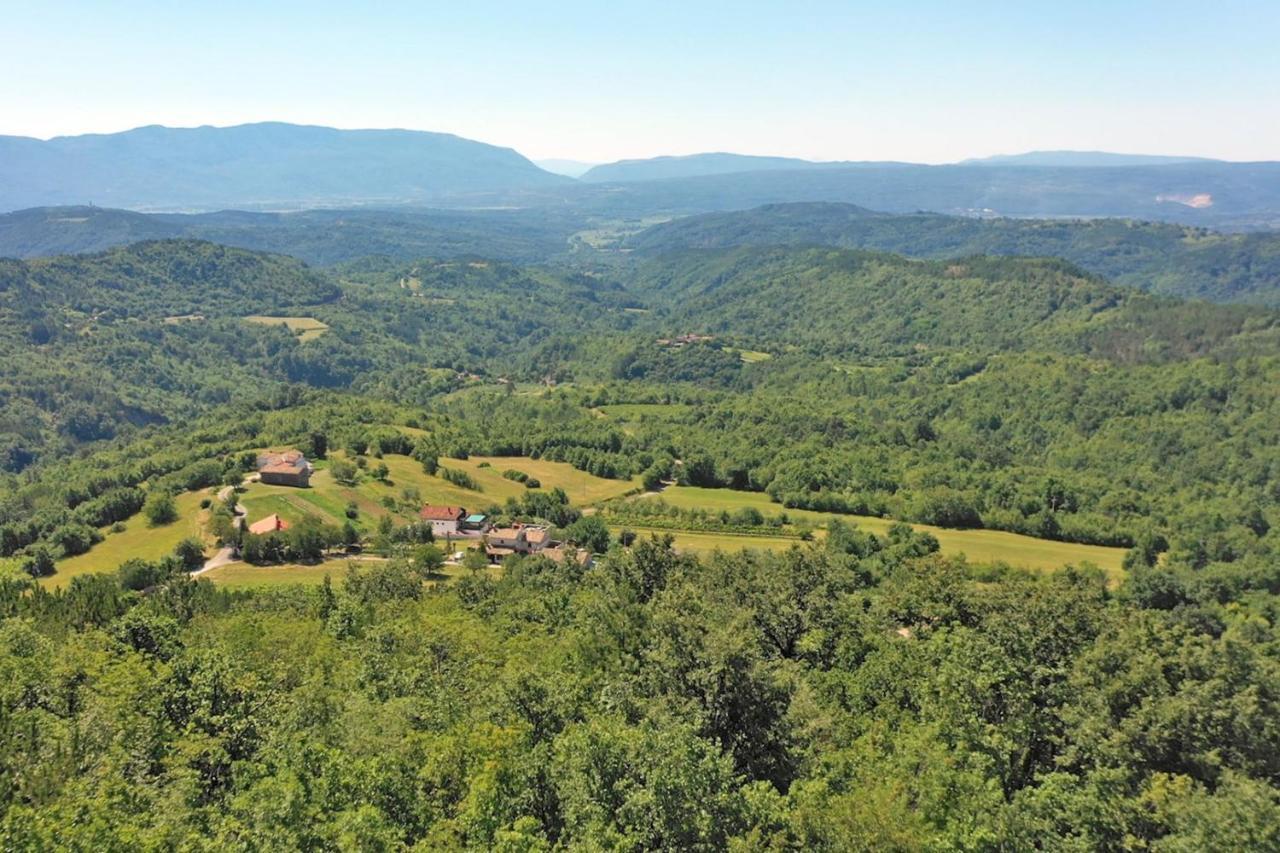 Apartment Mirella For 6 Persons Located In Central Istria Gradinje Zewnętrze zdjęcie