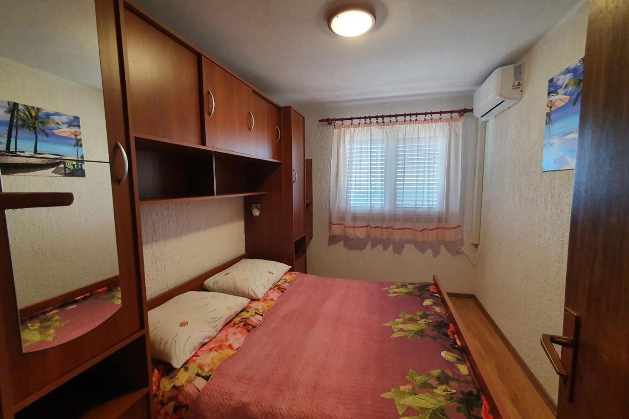 Apartment Mirella For 6 Persons Located In Central Istria Gradinje Zewnętrze zdjęcie
