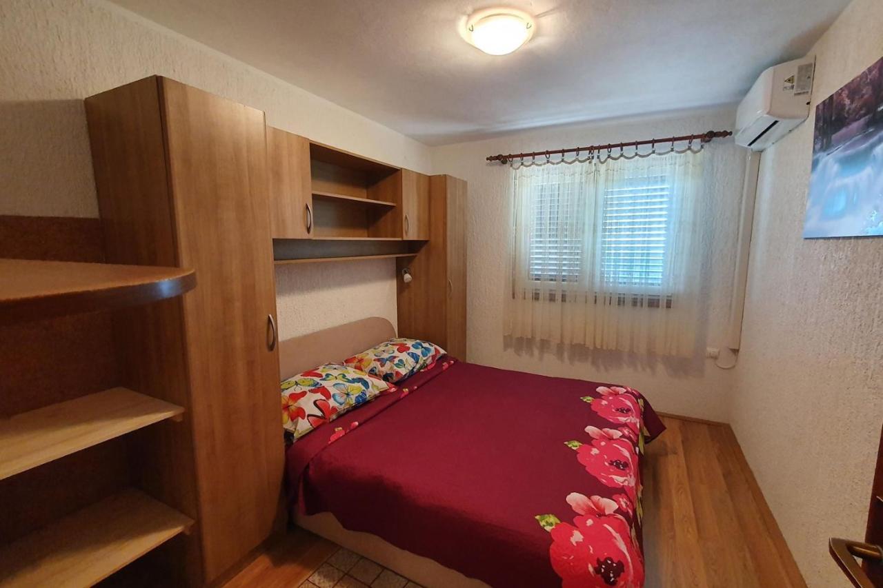 Apartment Mirella For 6 Persons Located In Central Istria Gradinje Zewnętrze zdjęcie