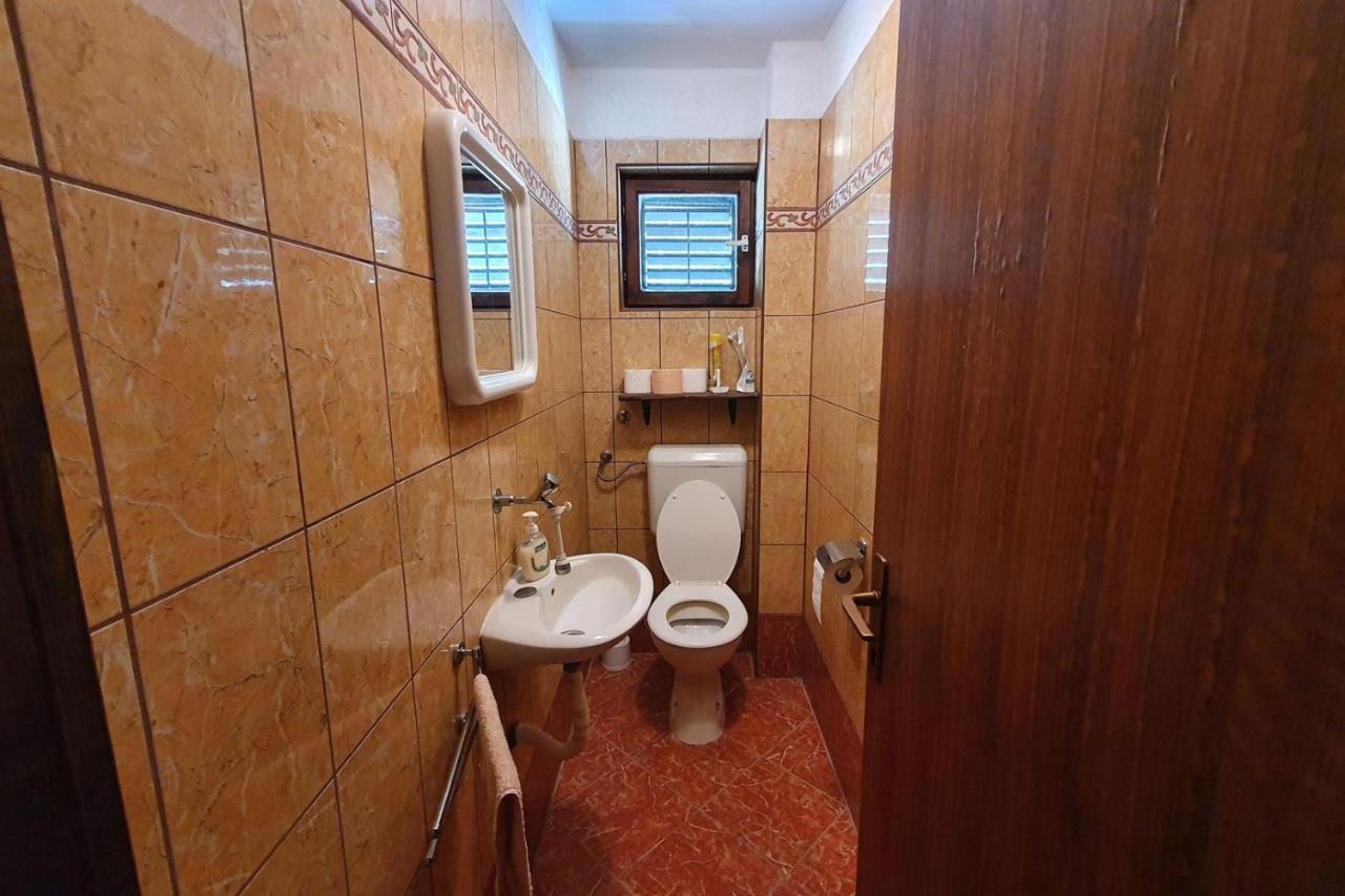 Apartment Mirella For 6 Persons Located In Central Istria Gradinje Zewnętrze zdjęcie