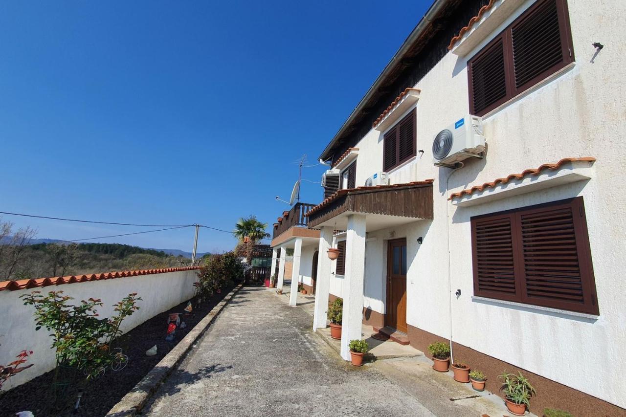 Apartment Mirella For 6 Persons Located In Central Istria Gradinje Zewnętrze zdjęcie