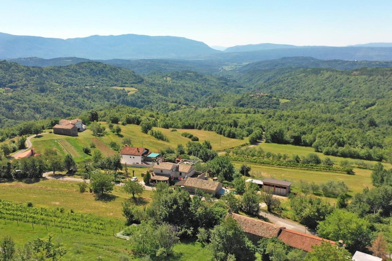 Apartment Mirella For 6 Persons Located In Central Istria Gradinje Zewnętrze zdjęcie