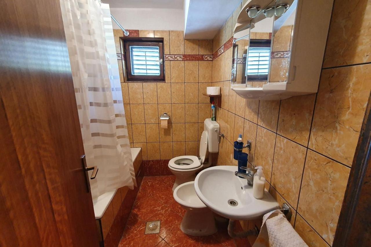 Apartment Mirella For 6 Persons Located In Central Istria Gradinje Zewnętrze zdjęcie