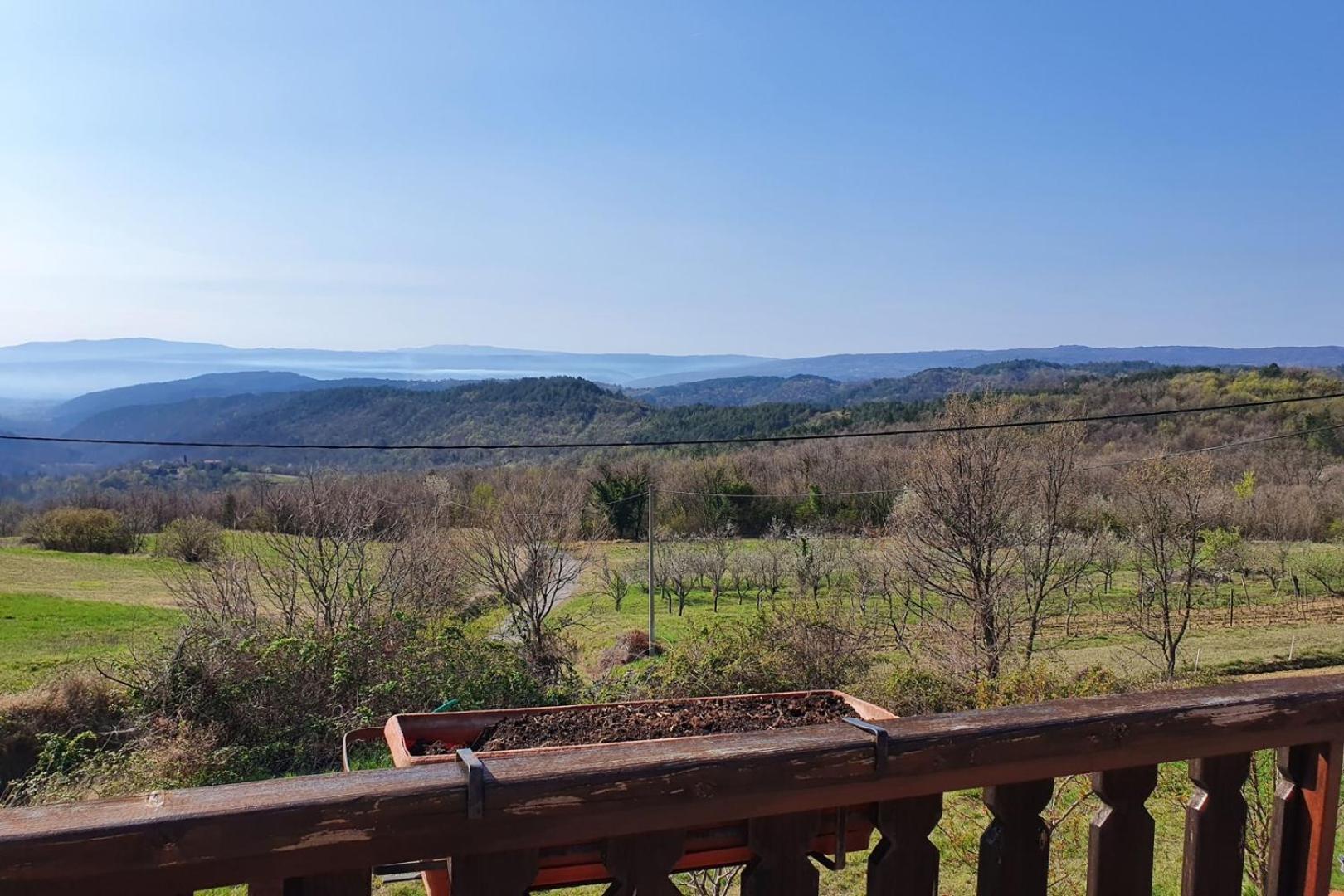 Apartment Mirella For 6 Persons Located In Central Istria Gradinje Zewnętrze zdjęcie
